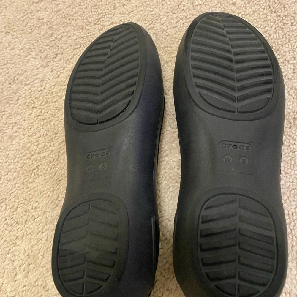 Crocs Women's Black Flats slip-on Crocs™ Laura Flat. Women size 8 - Picture 4 of 6